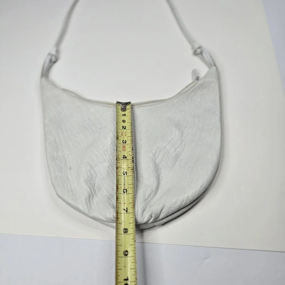 Vtg White Leather Crescent Shoulder Bag Hong Kong Women's Small‎ Pebble Leather